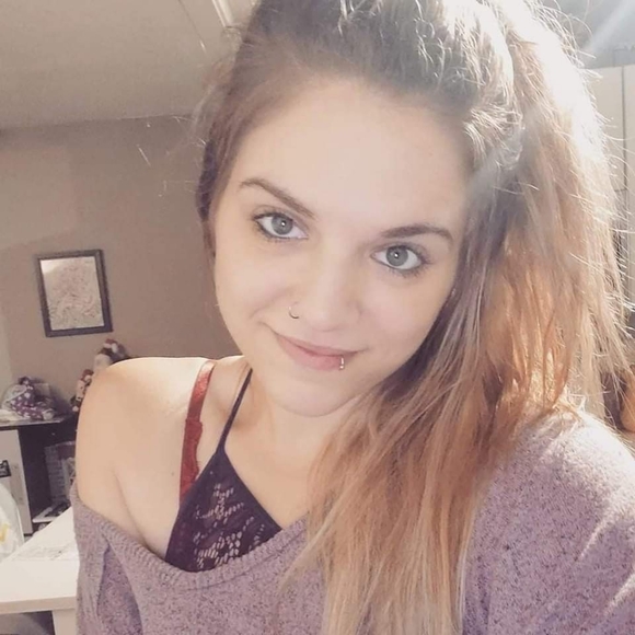 Meet your Posher, Brittani - Picture 1 of 1